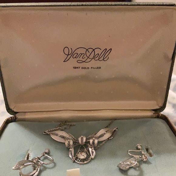 Van Dell 12KT Gold Filled necklace and earrings - Picture 11 of 11